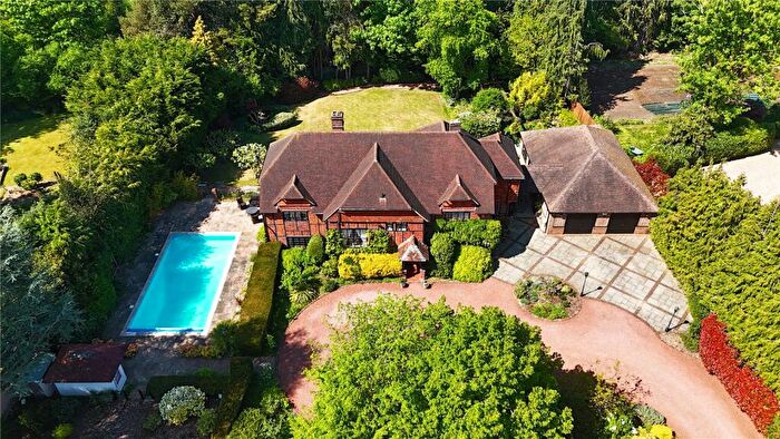 5 Bedroom Detached House For Sale In Carrick Lane, Yateley, Hampshire, GU46