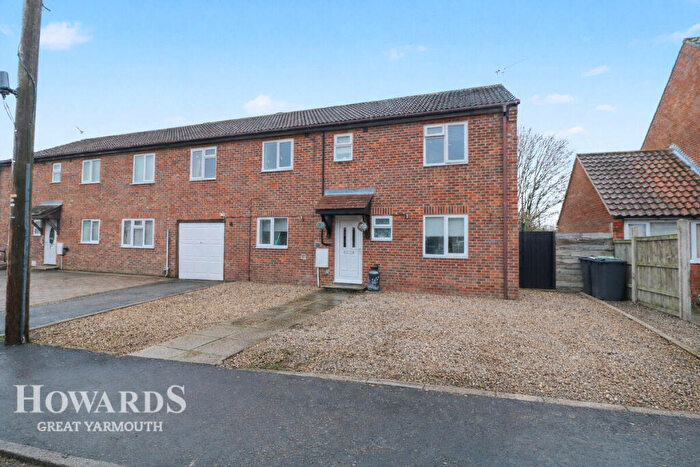 5 Bedroom Terraced House For Sale In Spruce Avenue, Ormesby, NR29