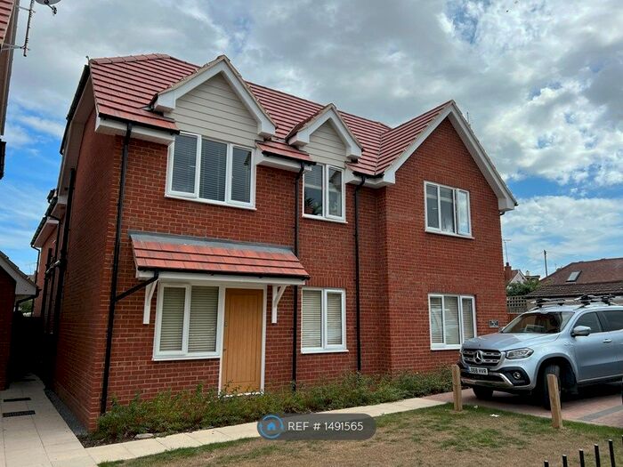 2 Bedroom Flat To Rent In Lavender Grove, Westcliff-On-Sea, SS0
