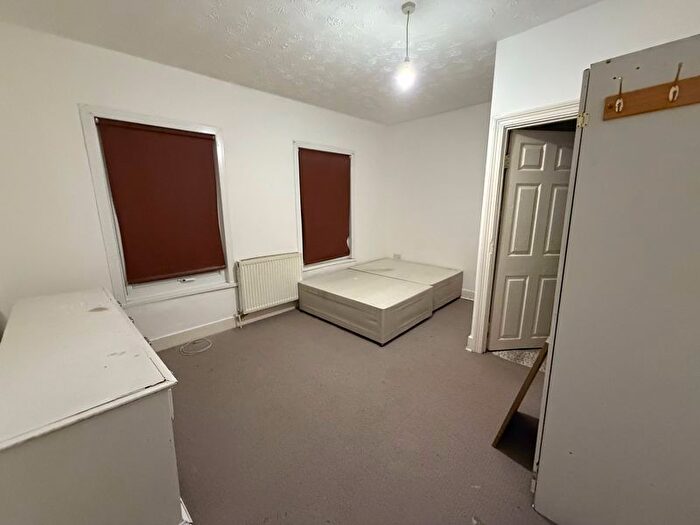 4 Bedroom Terraced House To Rent In Inwood Road, Hounslow, TW3