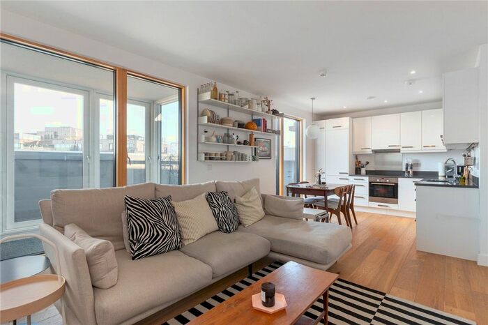 3 Bedroom Flat To Rent In Mint Street, London, E2