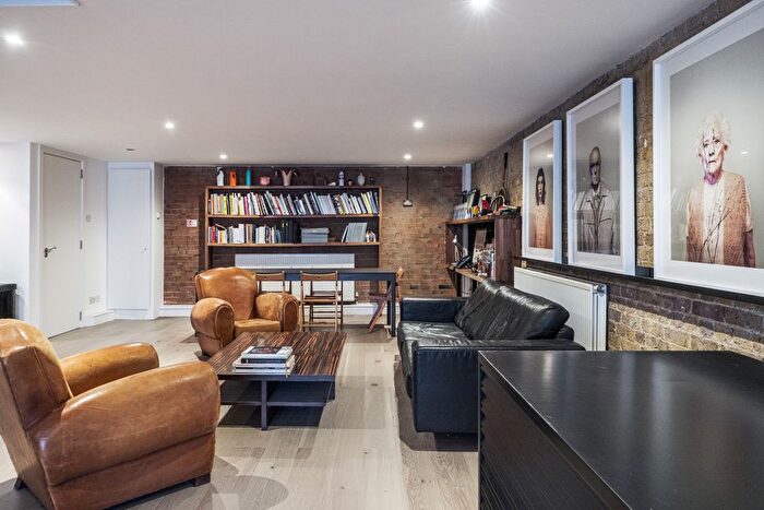 1 Bedroom Flat For Sale In Gowers Walk, London, E1