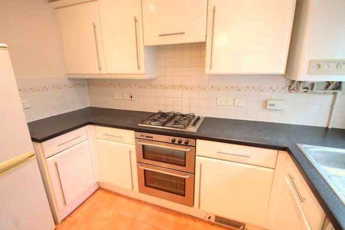 2 Bedroom Property To Rent In Cromwell Close, Bromley, BR2