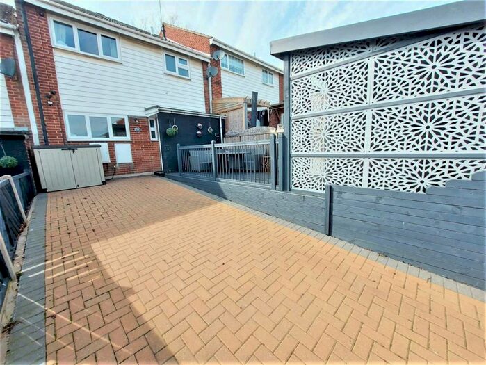 3 Bedroom Terraced House To Rent In Glenville Close, Hoyland, Barnsley, S74