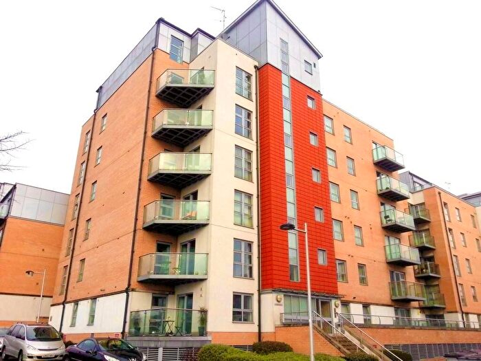 2 Bedroom Apartment For Sale In Queen Mary Avenue, South Woodford, E18