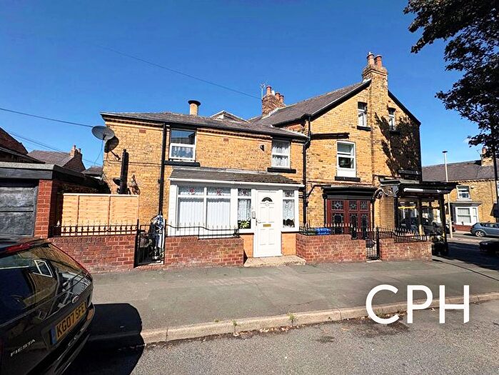 2 Bedroom Maisonette For Sale In Columbus Ravine, Scarborough, YO12