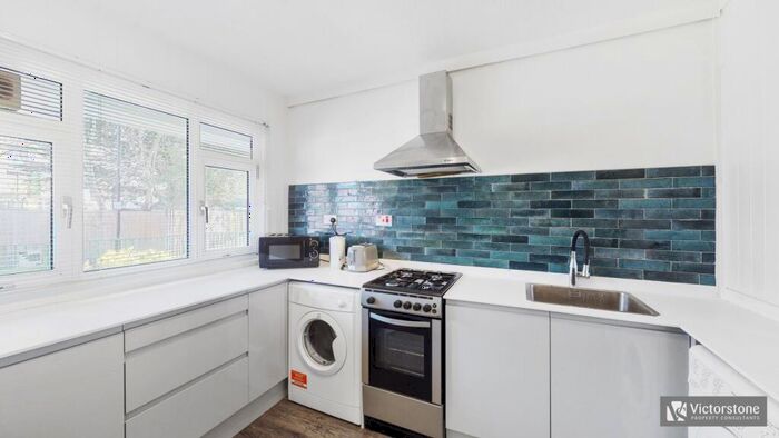 3 Bedroom Maisonette To Rent In Longman House, Mace Street, Bethnal Green, London, E2