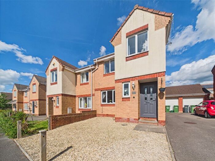 3 Bedroom Semi-Detached House For Sale In Arrowsmith Drive, Stonehouse, GL10