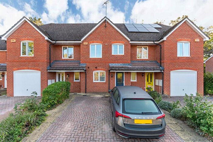 3 Bedroom Terraced House For Sale In Bluebell Gardens, Emmer Green, Reading, RG4