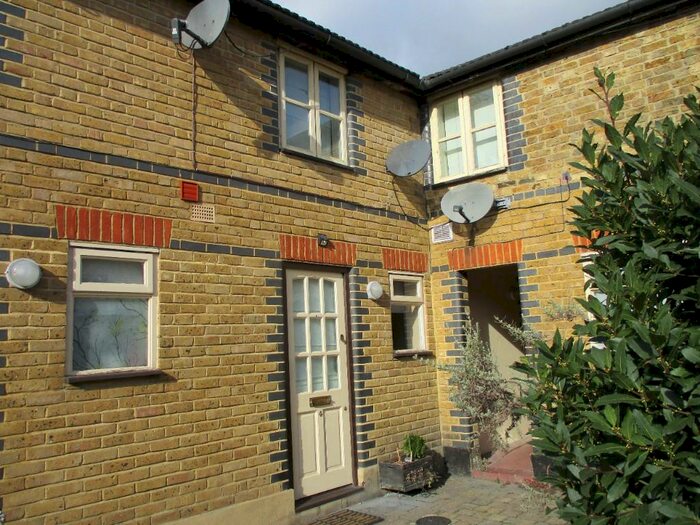 Studio To Rent In Manor Road, Wallington, Surrey, SM6