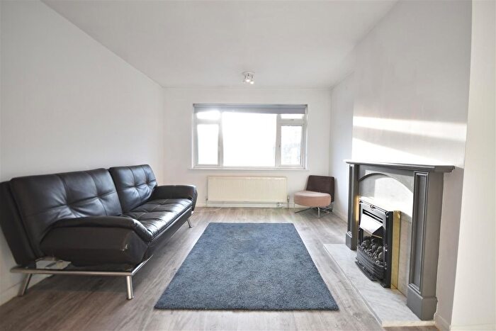 2 Bedroom Maisonette To Rent In Brambles Close, Isleworth, TW7