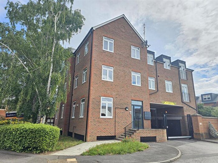 1 Bedroom Apartment To Rent In Abbots Way, Chertsey, KT16