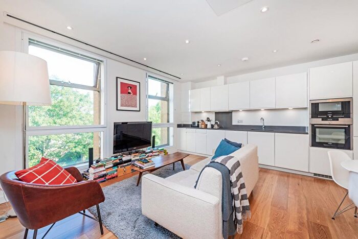 2 Bedroom Flat To Rent In Highbury Crescent, Highbury, London, N5