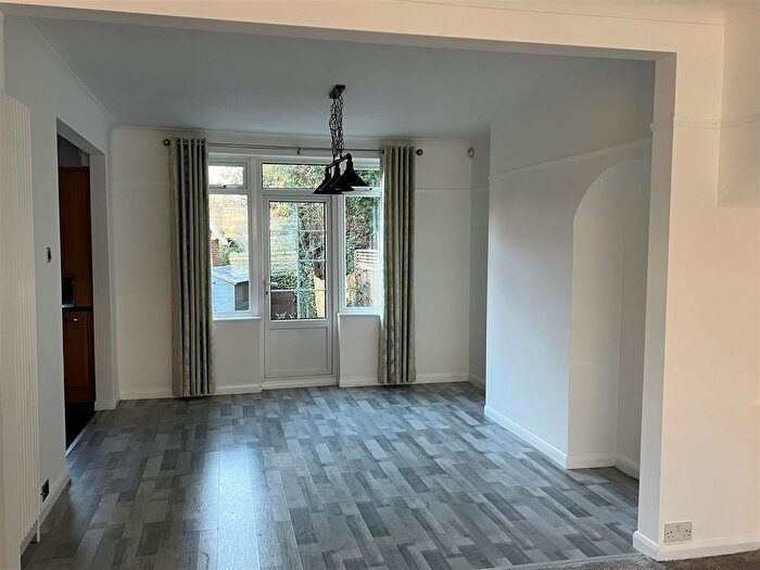 3 Bedroom Semi-Detached House For Sale In Vinson Close, Orpington, BR6