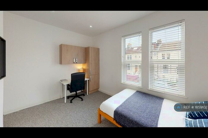 6 Bedroom Terraced House To Rent In St. Andrews Road, Southsea, PO5