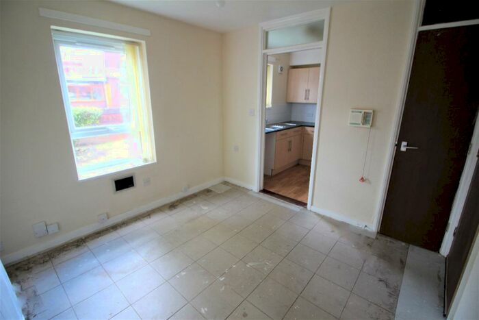 1 Bedroom Flat To Rent In Plumpton Close, Royton, OL2