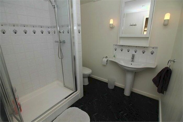4 Bedroom Flat To Rent In Cottonfields, Bromley Cross, Bolton, BL7