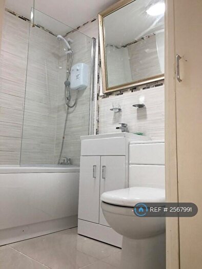 2 Bedroom Flat To Rent In Camberley, West Bromwich, B71