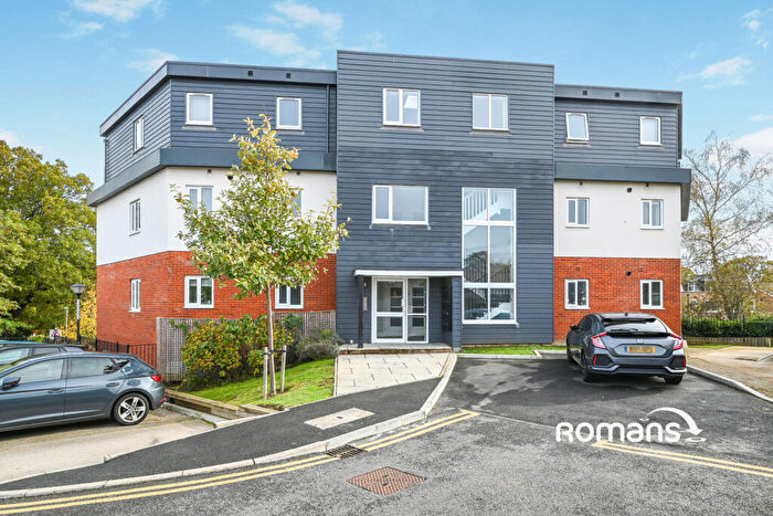 2 Bedroom Flat To Rent In Robins Gate, Bracknell, Berkshire, RG12