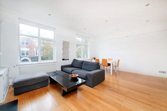 2 Bedroom Flat To Rent In Upper Richmond Road West, East Sheen, SW14