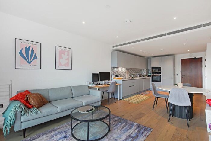 1 Bedroom Flat To Rent In Clarendon Court, Barbican, EC1Y