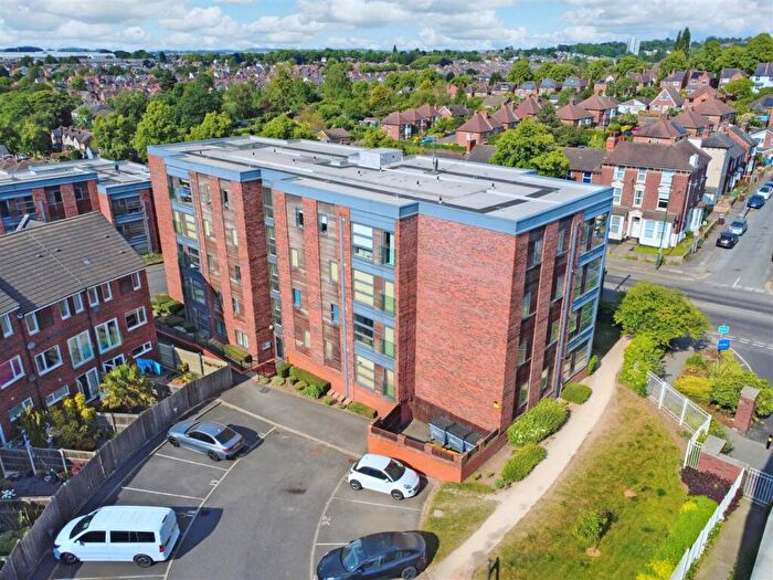 2 Bedroom Apartment For Sale In Binding Close, Nottingham, NG5