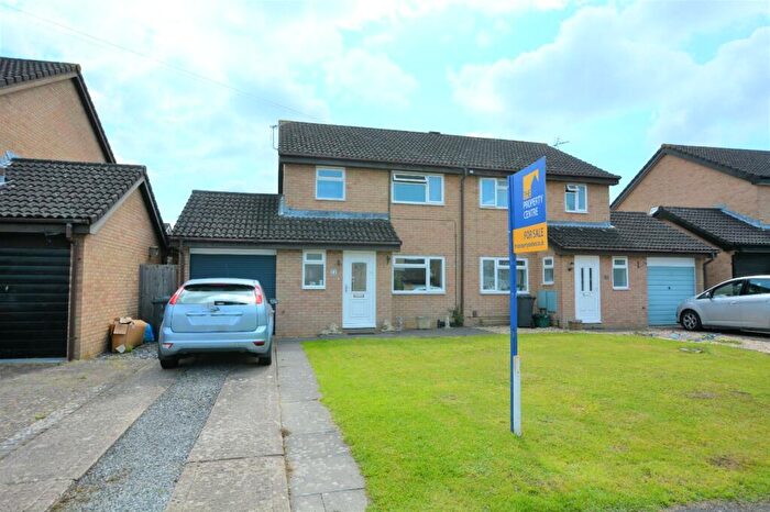 3 Bedroom Semi Detached House For Sale In Lilac Way, Quedgeley, Gloucester, Gloucestershire, GL2