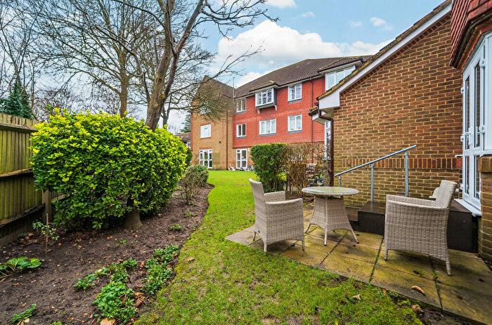 1 Bedroom Apartment For Sale In Allingham Court, Summers Road, Godalming, Surrey, GU7
