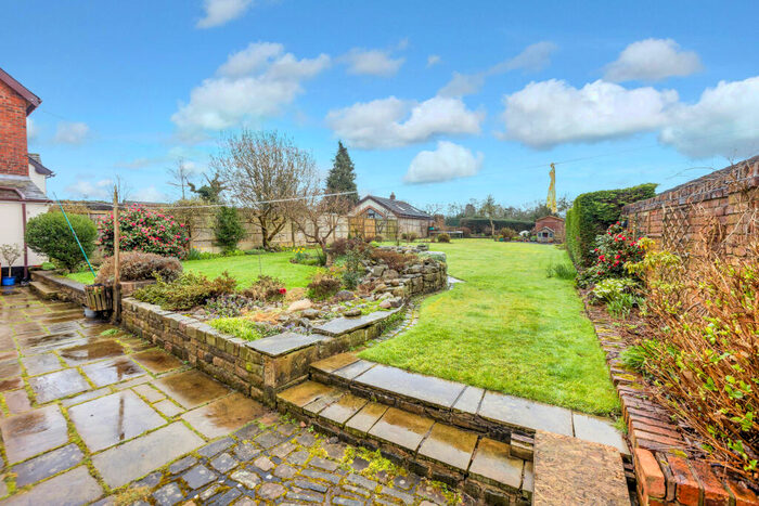 4 Bedroom Semi-Detached House For Sale In Leyland Lane, Leyland, PR26