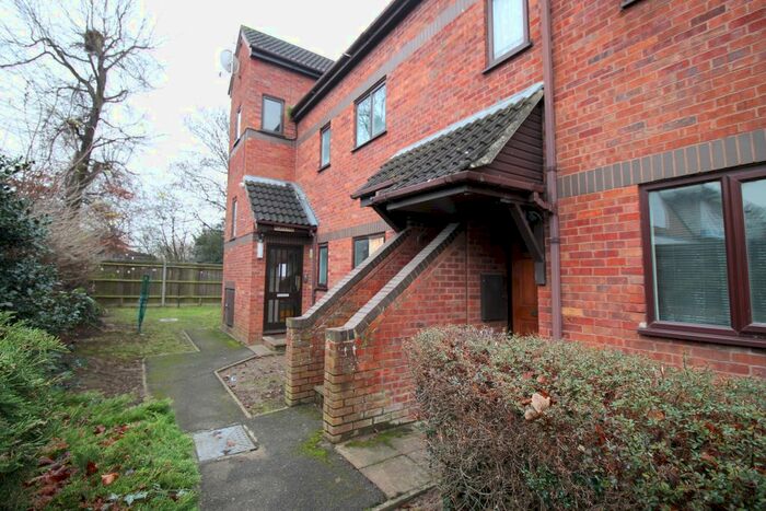 1 Bedroom Flat To Rent In Portsmouth Court, Stoke Poges Lane, Slough, SL1