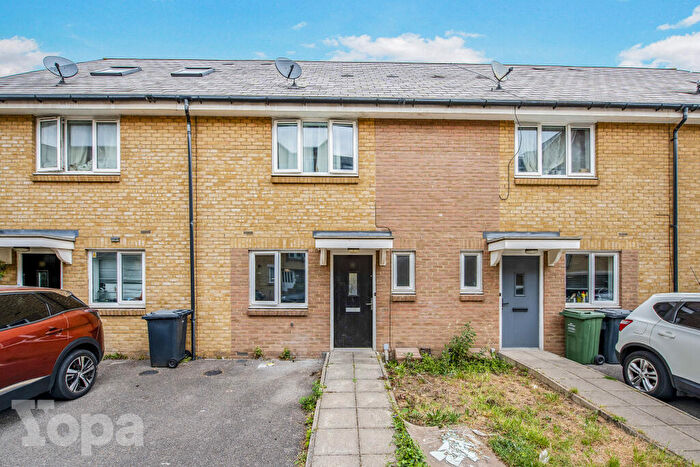 3 Bedroom Terraced House For Sale In Robinson Way, Gravesend, DA11