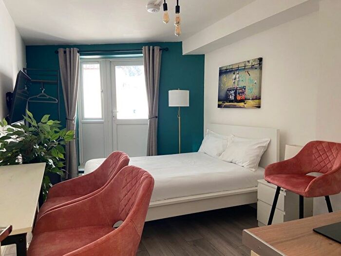 Studio To Rent In Crimscott Street, London, SE1