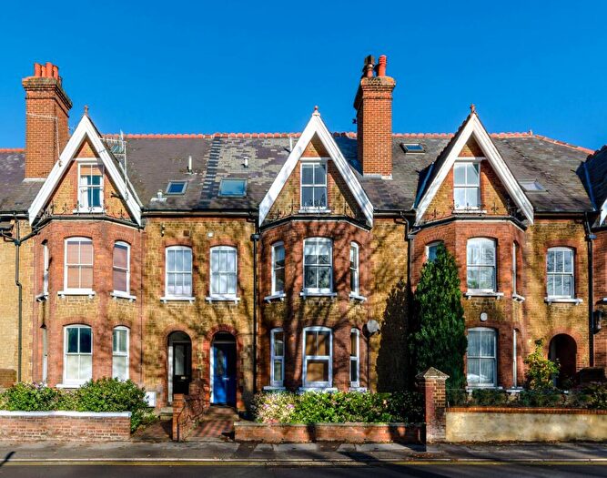 2 Bedroom Flat For Sale In York Road, Guildford, GU1