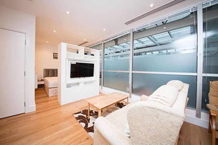Studio To Rent In Trinity Square, Hounslow, TW3