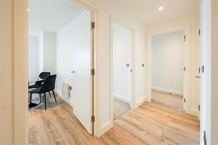 2 Bedroom Apartment To Rent In Thr, M15