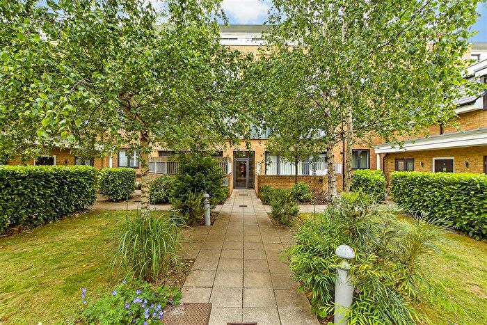2 Bedroom Flat For Sale In Sovereign Walk, Horley, Surrey, RH6