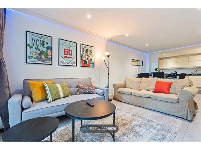 2 Bedroom Flat To Rent In Oyster Wharf, London, SW11