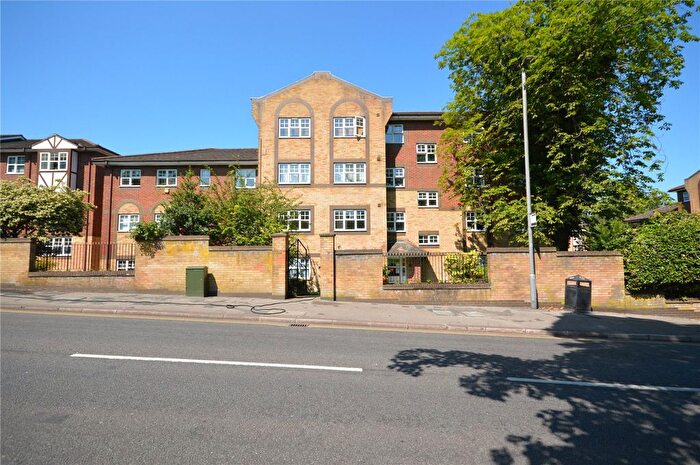 2 Bedroom Flat For Sale In Knights Field, Luton, Bedfordshire, LU2