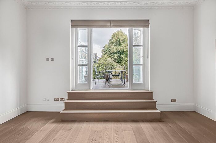 2 Bedroom Flat For Sale In Bolton Gardens, London, SW5
