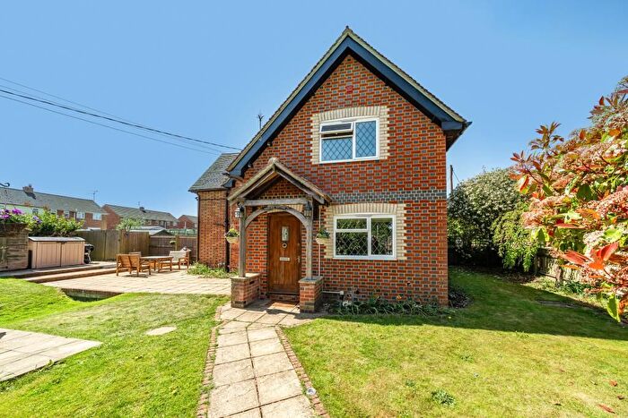 3 Bedroom Semi-Detached House To Rent In Ilsley Road, Compton, RG20