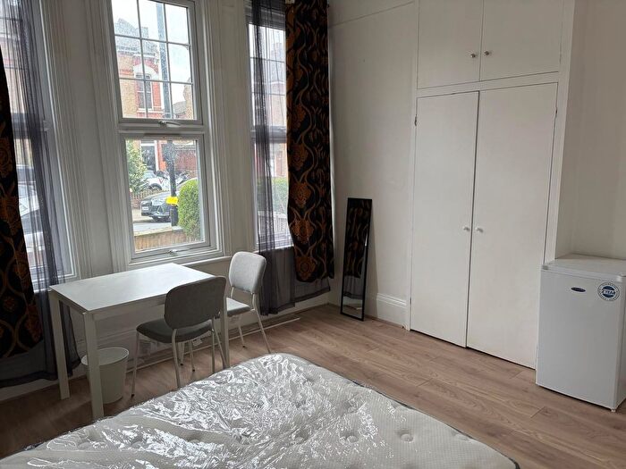 Studio To Rent In Emanuel Avenue, Acton, W3