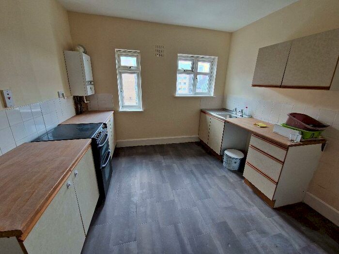 1 Bedroom Flat To Rent In Station Lane, Basildon, SS13