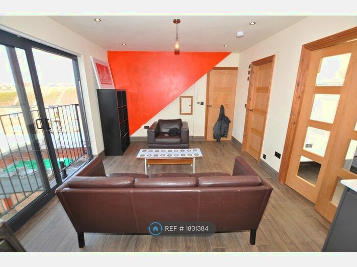 1 Bedroom Flat To Rent In Woodbank, London, N4