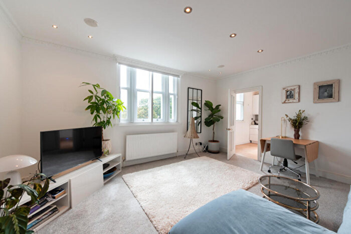 2 Bedroom Apartment To Rent In Haverstock Hill, London, NW3