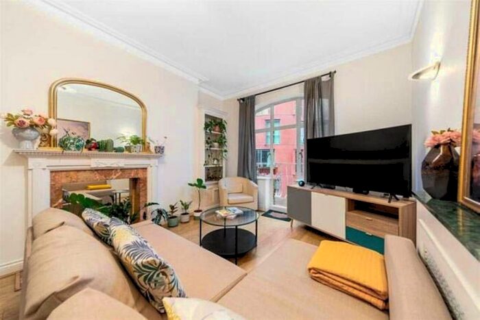 1 Bedroom Flat To Rent In Buckingham Gate, Westminster, London, SW1E