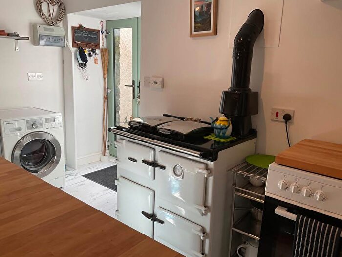 2 Bedroom Character Property For Sale In Bridge Street, Llandeilo, SA19