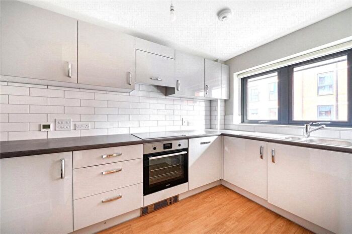 2 Bedroom Flat To Rent In Echo Walk, Newbury, Berkshire, RG14