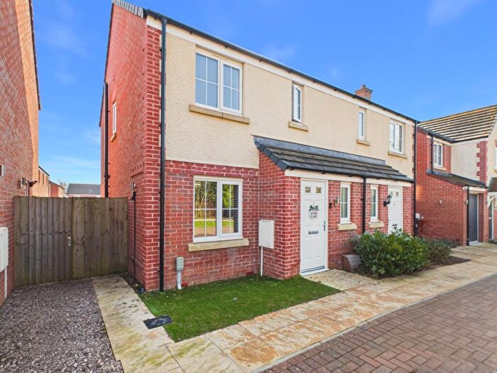 3 Bedroom Semi Detached House For Sale In Campus Drive, Scholars Green, NN2