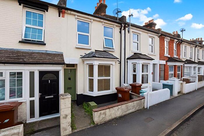 3 Bedroom Terraced House For Sale In Shakespeare Road, Gillingham, ME7