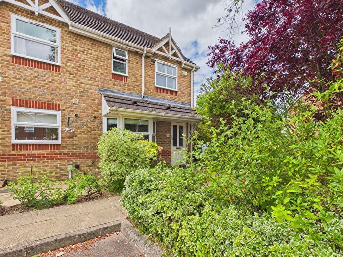 3 Bedroom End Of Terrace House For Sale In Bowes Close, Horsham, RH13